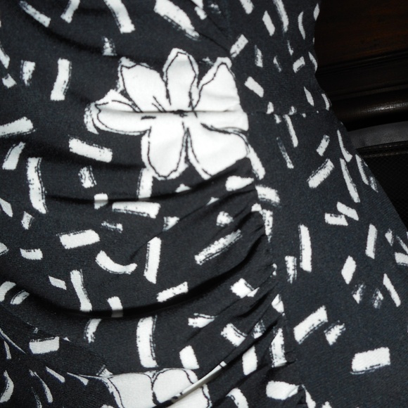 NWT Taylor black and white faux wrap dress, 6 - Picture 3 of 7